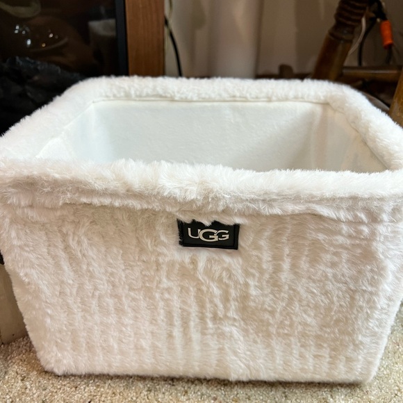 Bronze Ugg sequins boots with fuzzy box - Picture 8 of 12